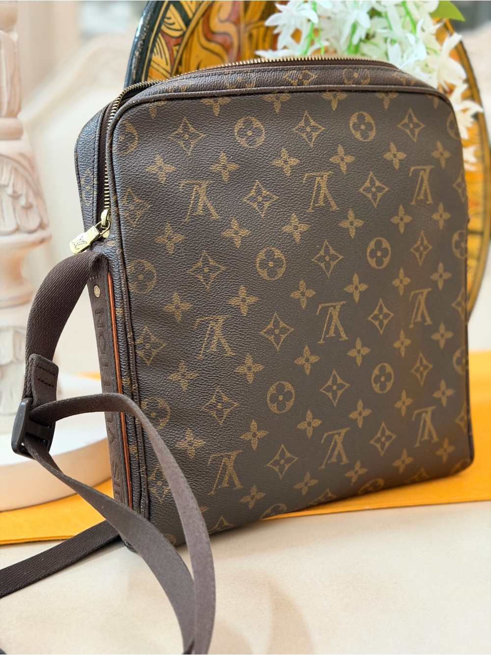 Louis Vuitton Monogram Canvas Messenger Bag in Brown